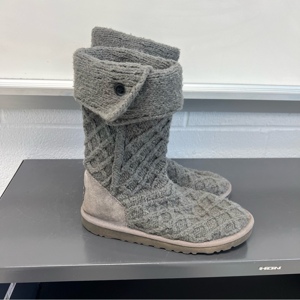 UGG gray lattice cardy boots 6